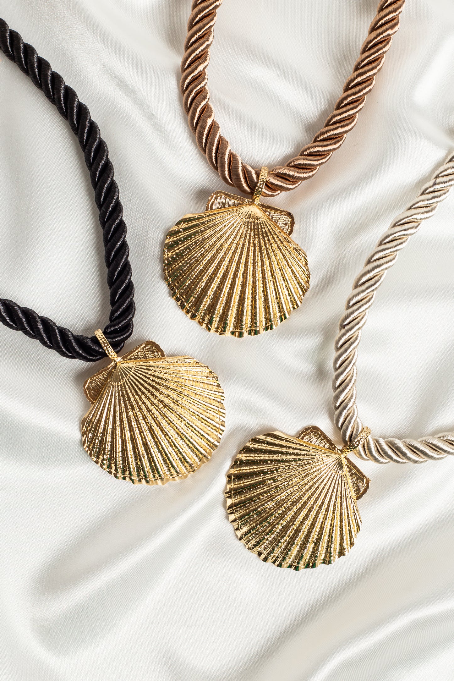 Fanned Shell Rope Chokers