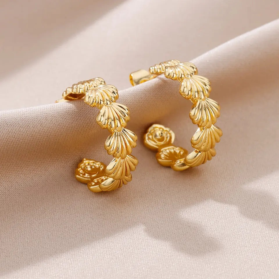 Dainty Shell Hoop Earrings