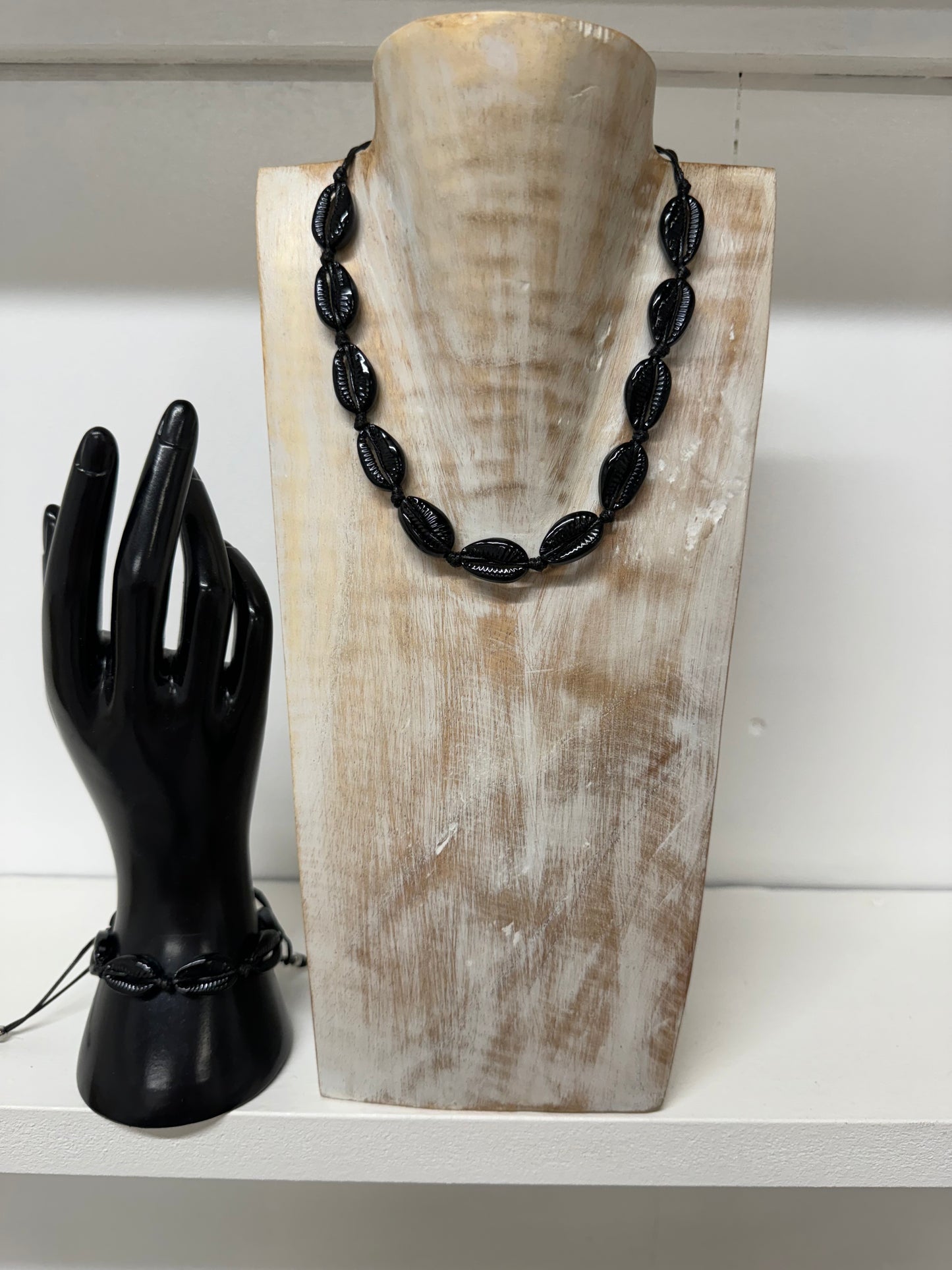 Shell Choker & Bracelet Set In Black
