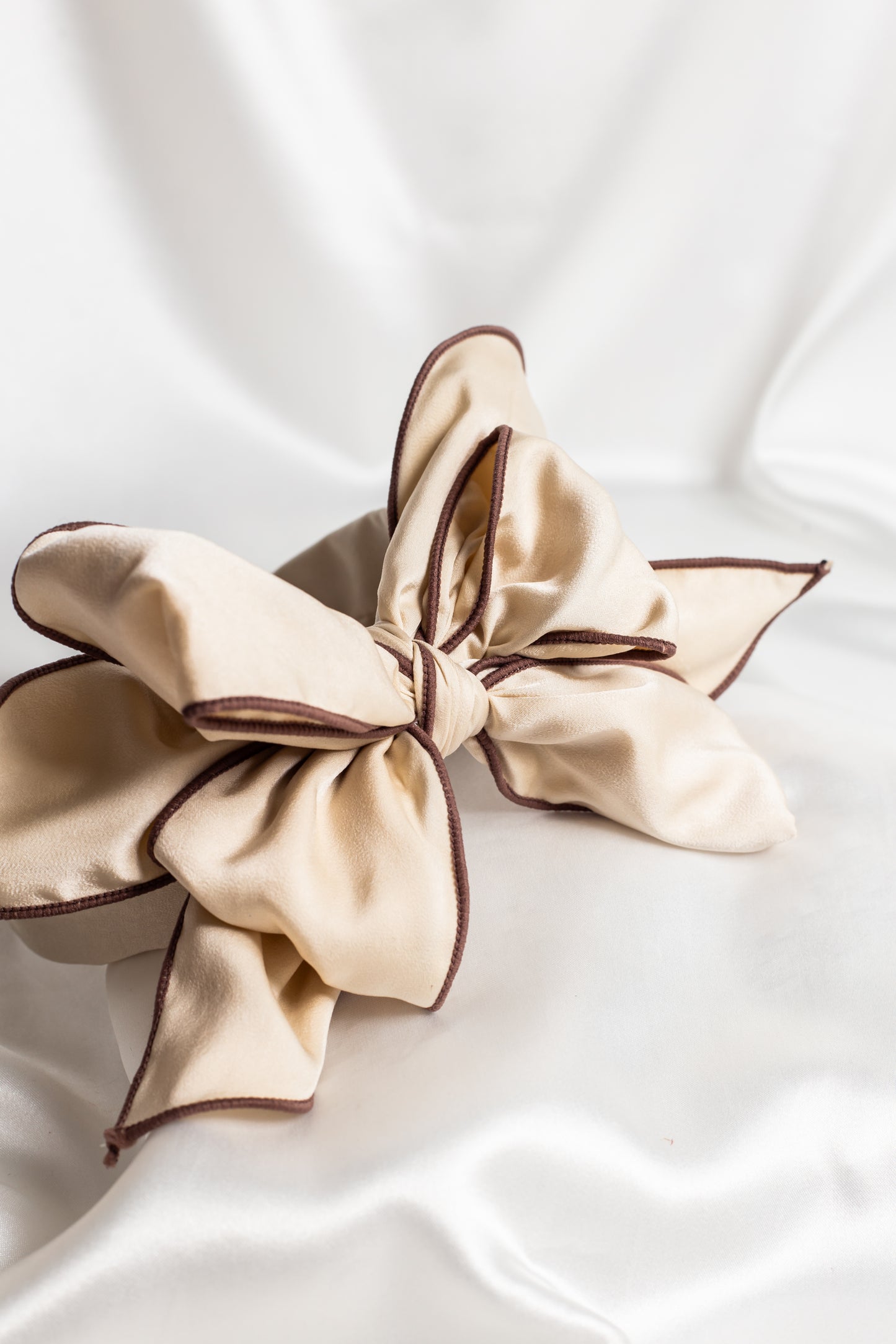 Beau Wired Bow Headband In Cream