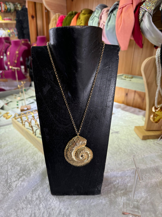 Siren Round Shell Gold Necklace