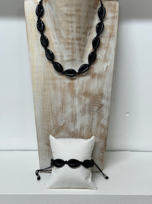 Shell Choker & Bracelet Set In Black