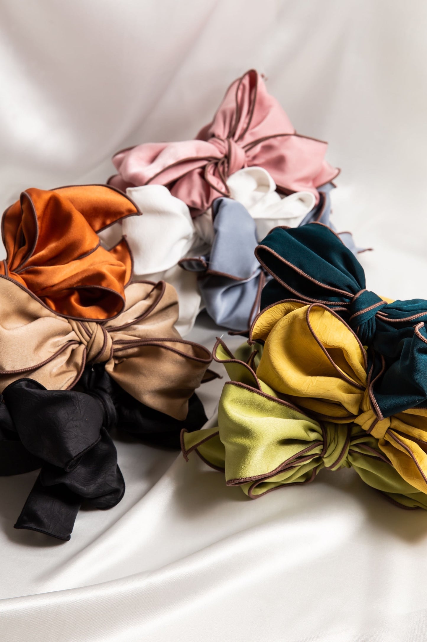 Beau Wired Bow Headband In Peach