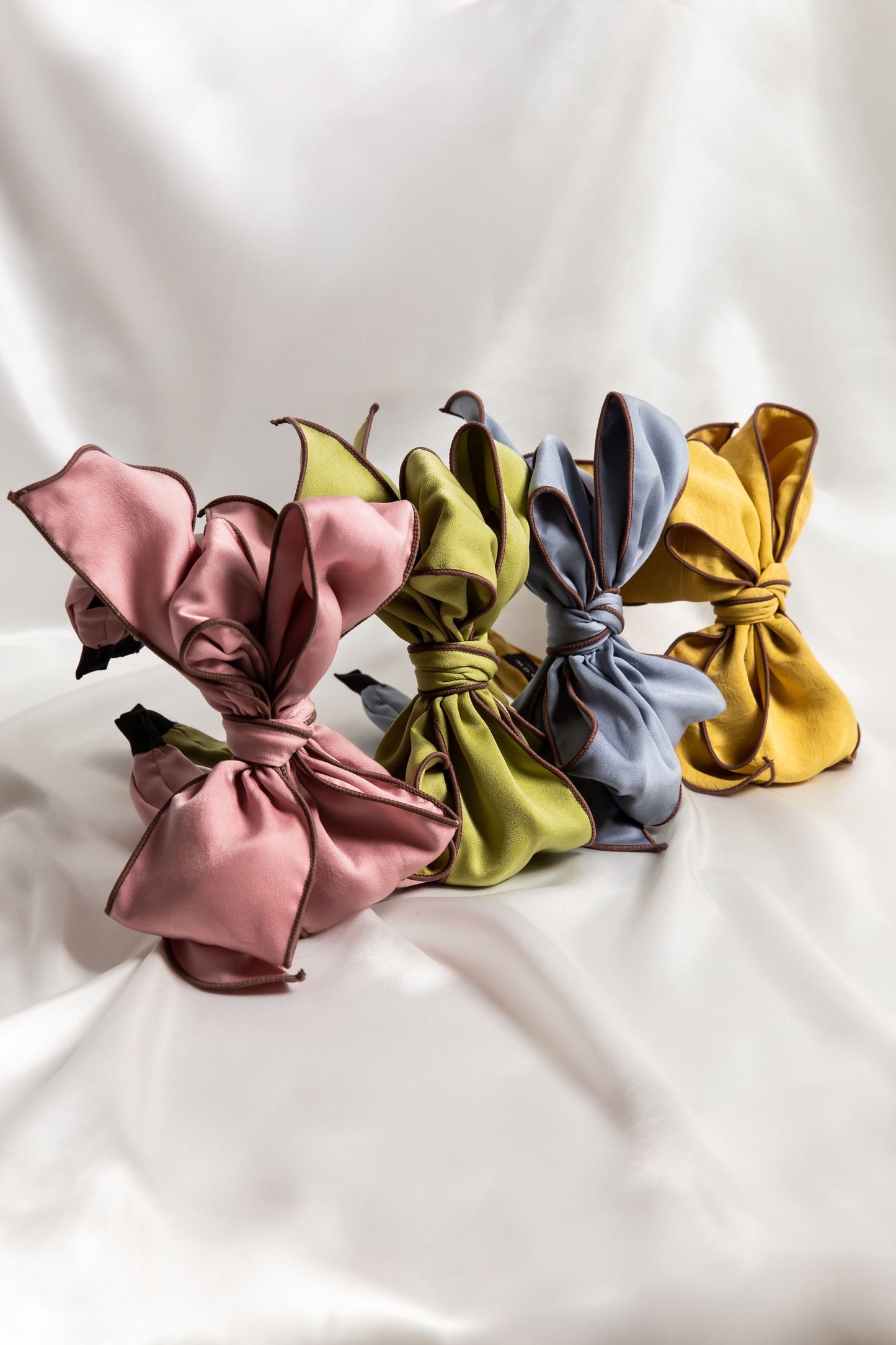 Beau Wired Bow Headband In Peach