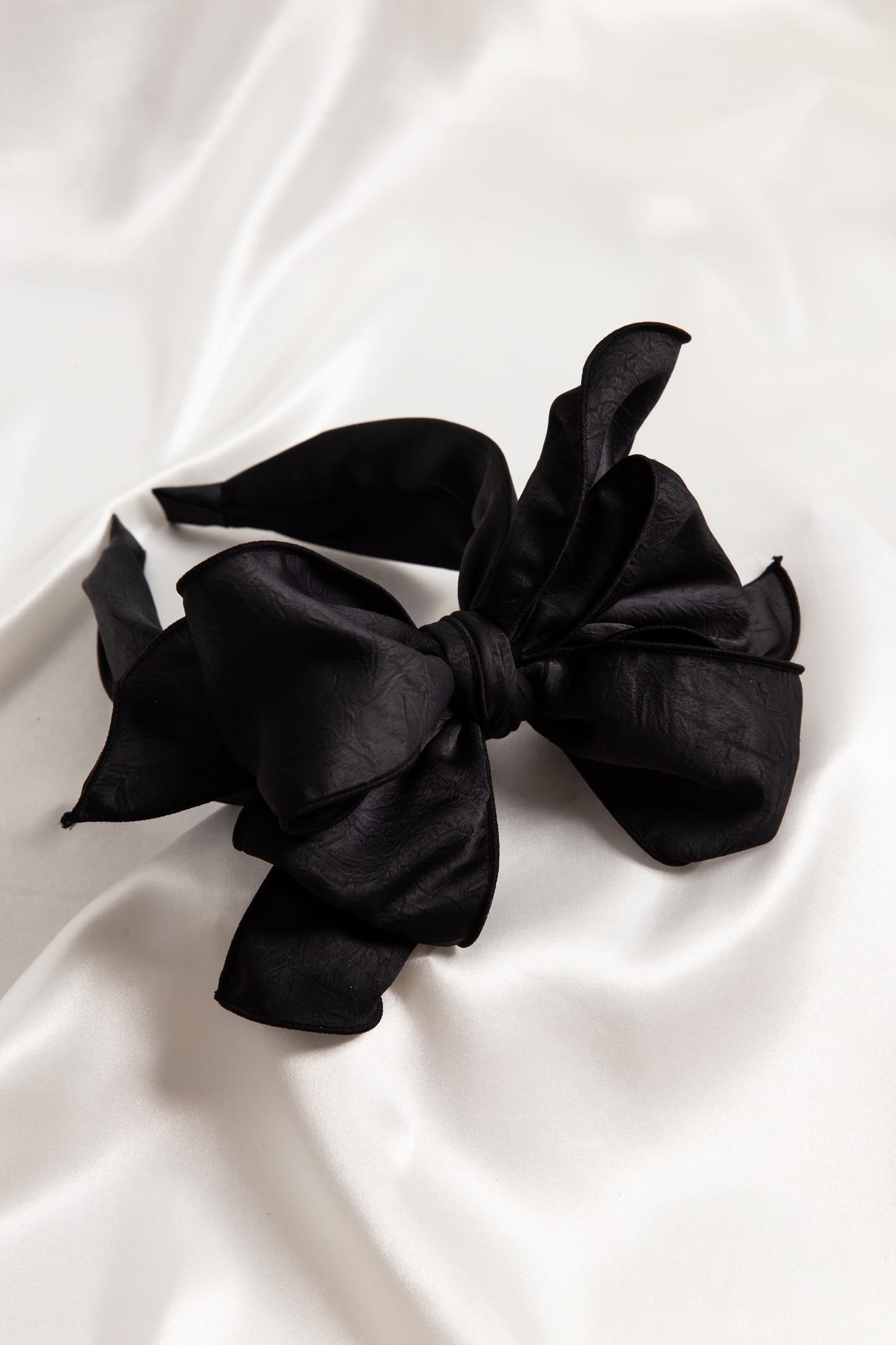 Beau Wired Bow Headband In Black