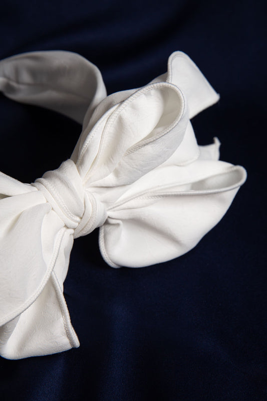 Winter White Beau
Wired Bow Headband