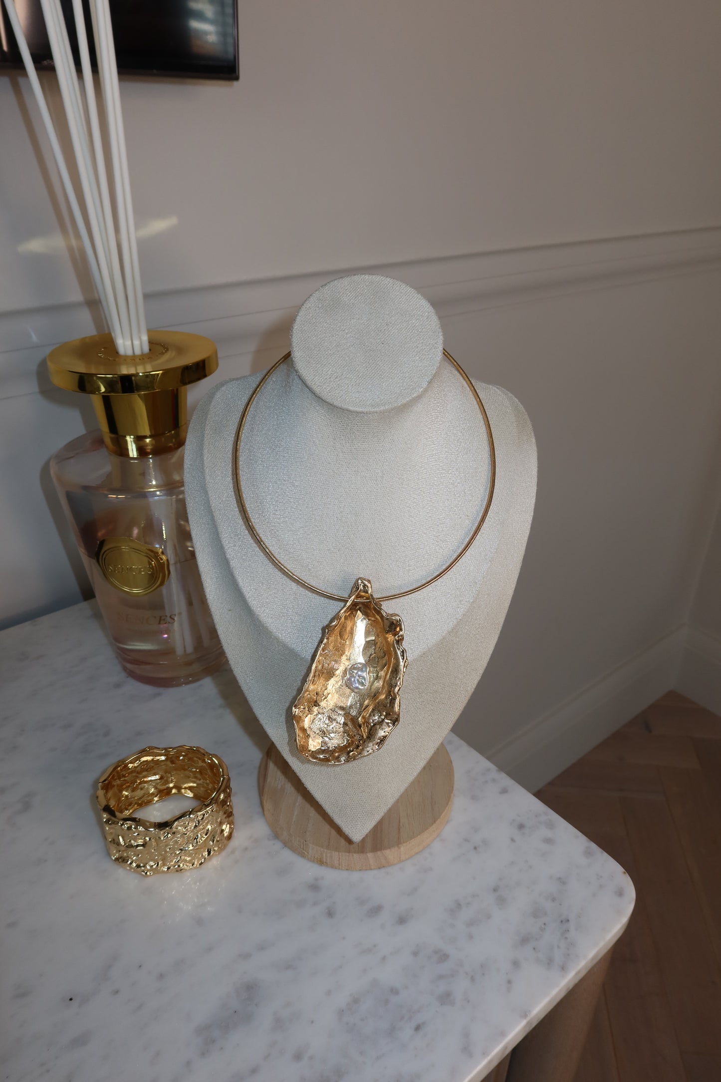 Hammered Gold Luxe Oyster Choker - Reversible