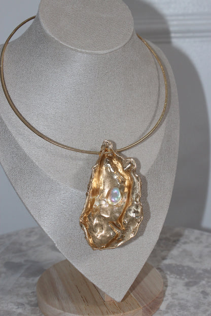 Gold Hammered Luxe Oyster Charm Choker - Reversible