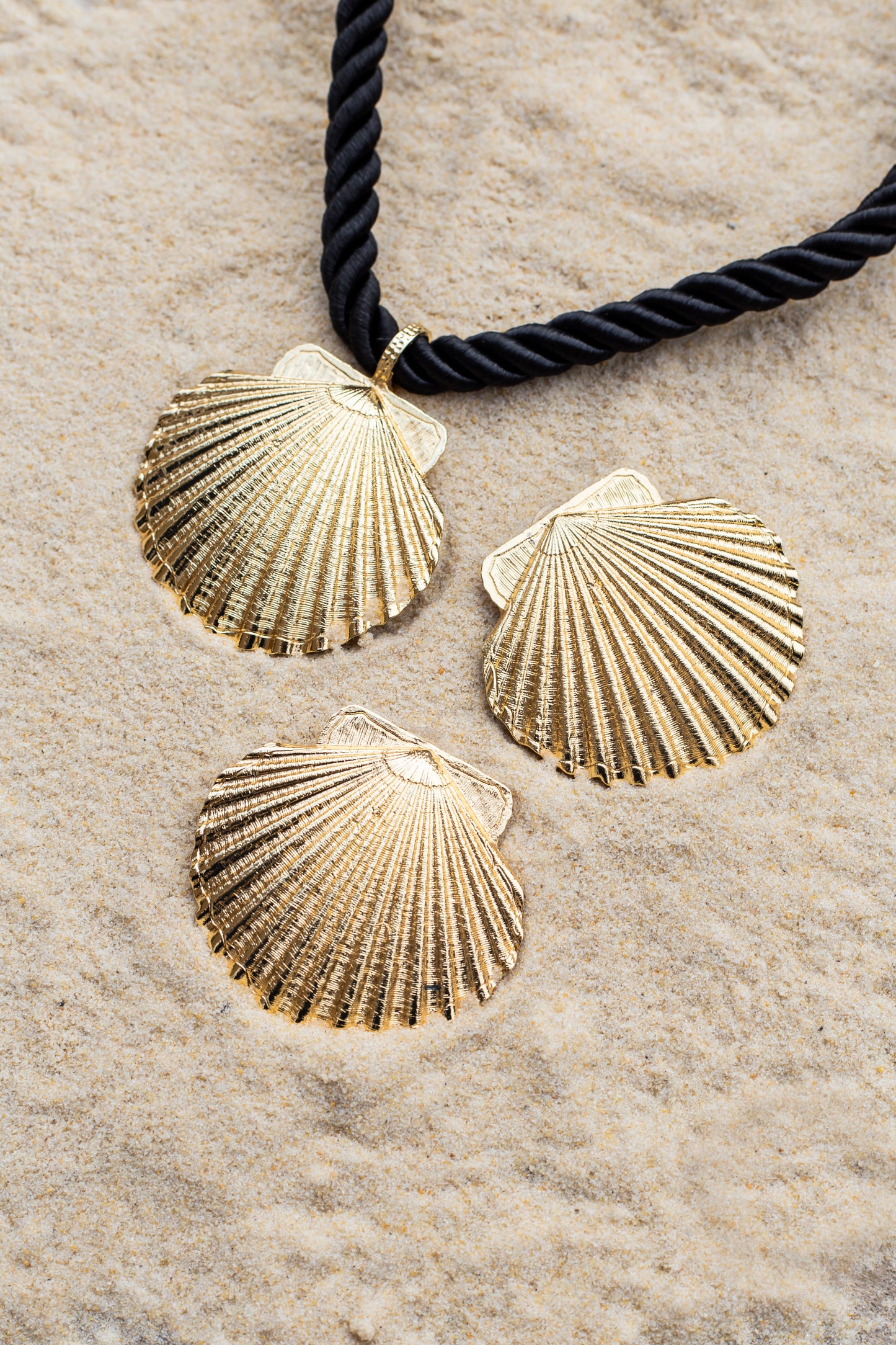 Fanned Shell Rope Choker Sets In 3 Colours