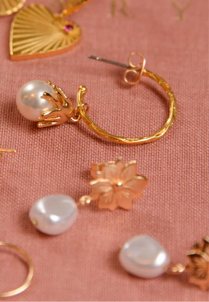 GOLD AND PEARL DROP HOOP