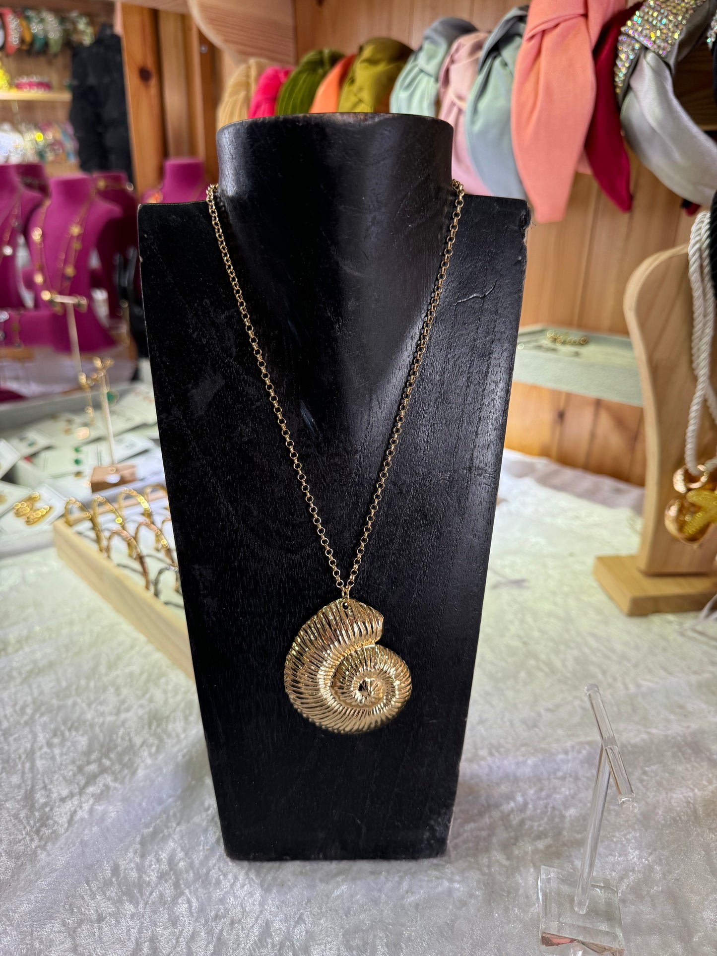 Siren Round Shell Gold Necklace