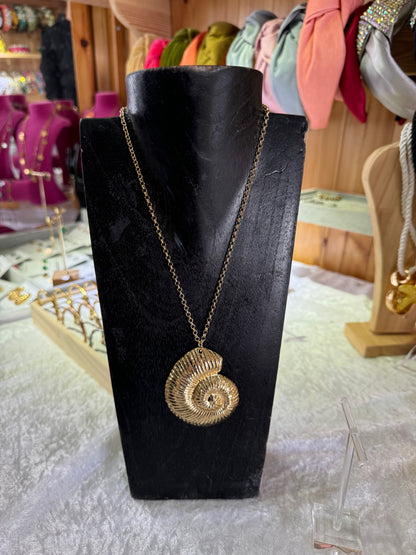 Siren Round Shell Gold Necklace