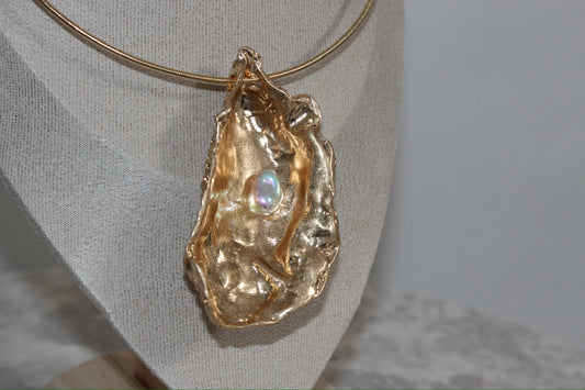 Gold Hammered Luxe Oyster Charm Choker - Reversible