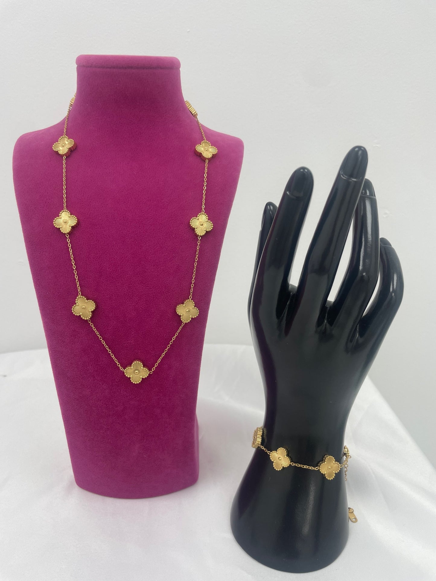 Clo Multi Clover Necklace In Gold