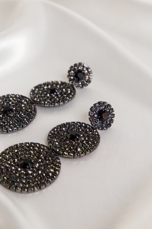 Mia 3 Tier Drop Earrings In Metallic Black