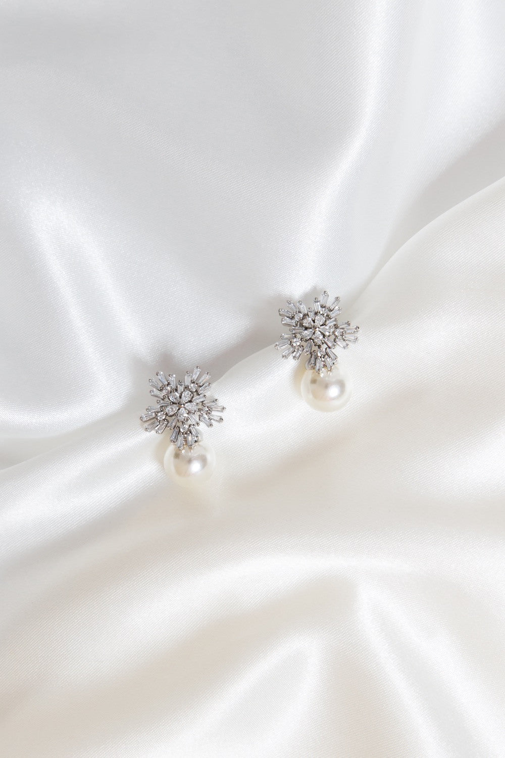 Snowflake Pearls Drop Earrings